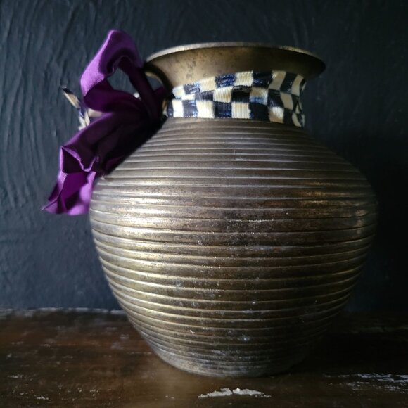 Vintage Ribbed Brass Squat Vase, Vintage Brass Vase - Picture 2 of 6